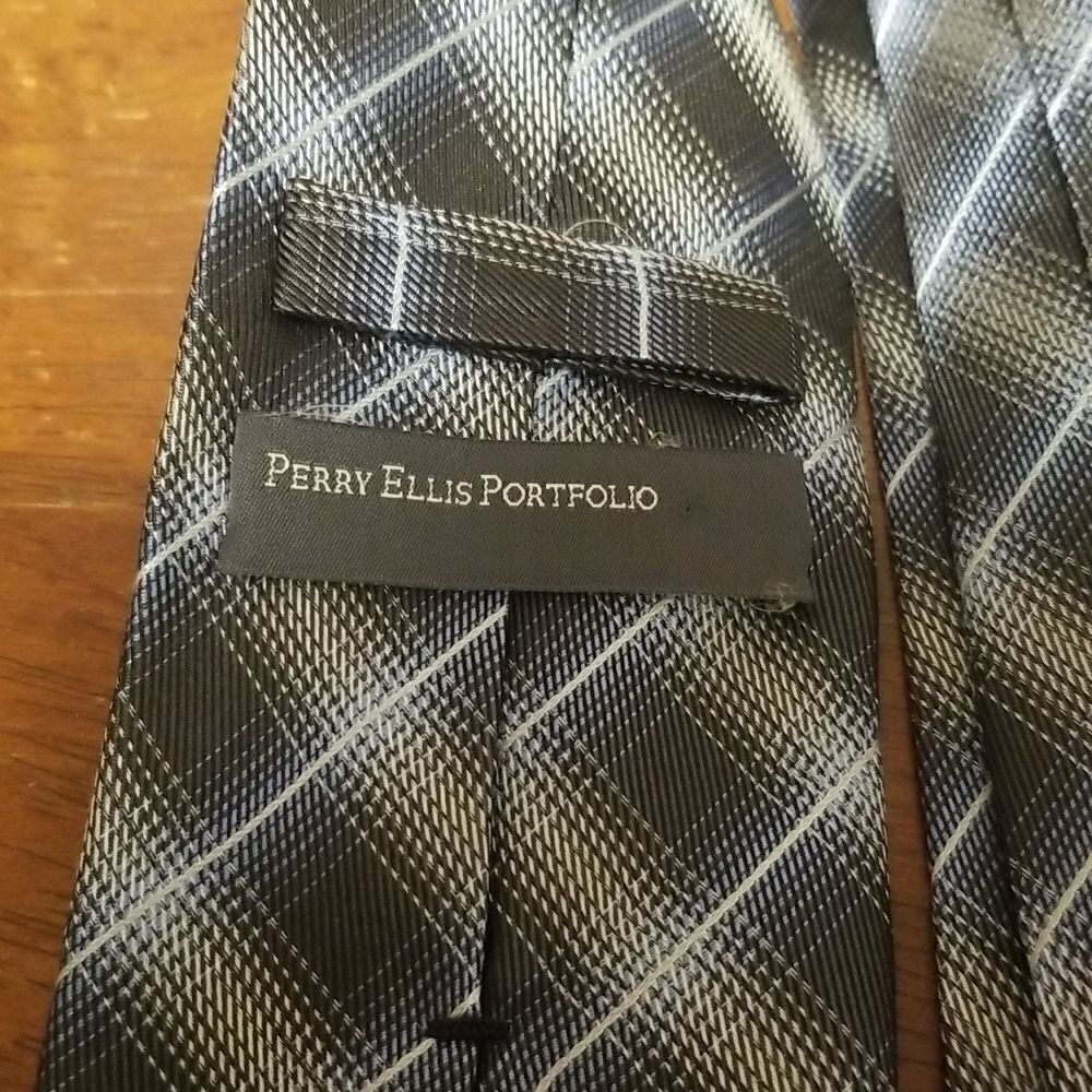 Perry Ellis Portfolio Tie - Picture 2 of 3